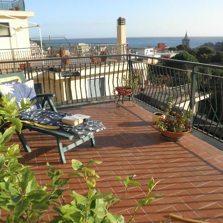 Апартаменты Piccolo Attico Sul Mare Монелья Экстерьер фото