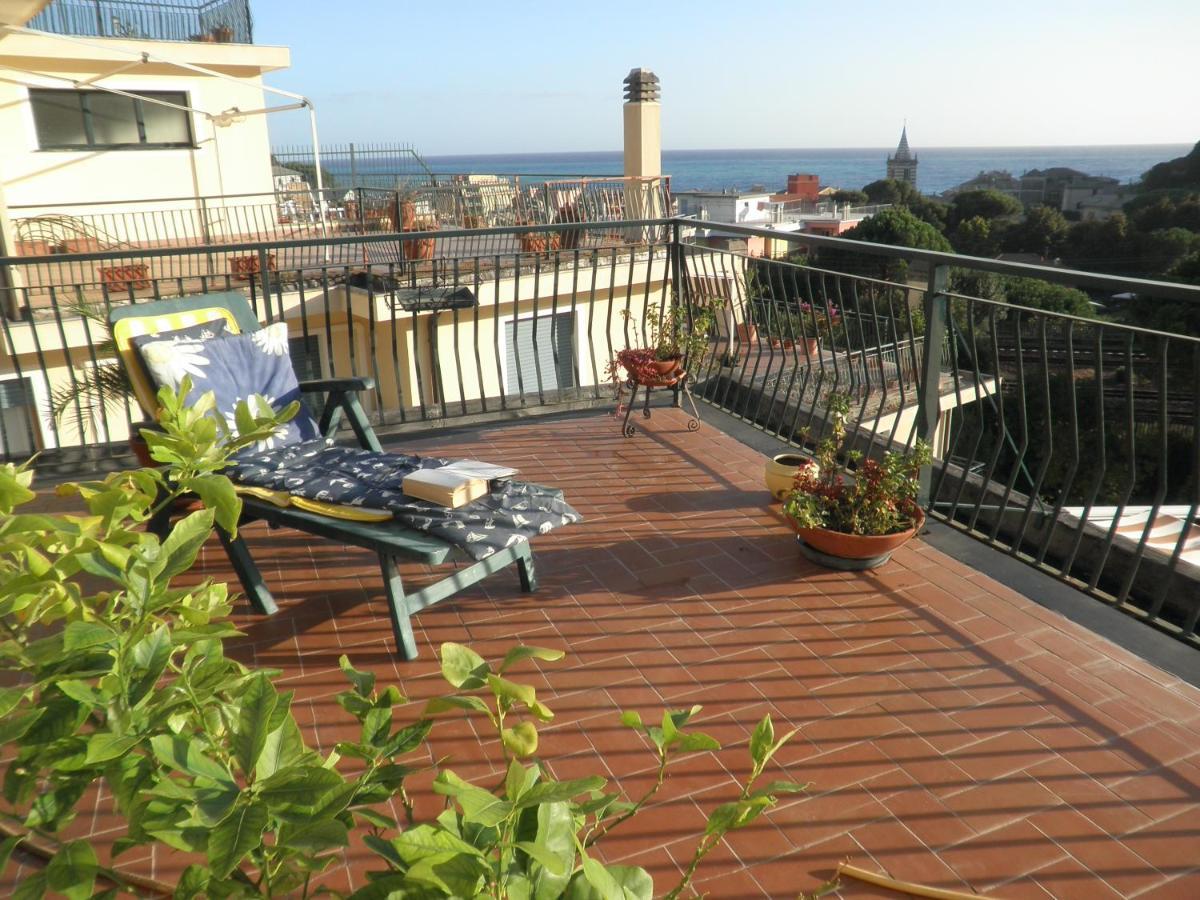 Апартаменты Piccolo Attico Sul Mare Монелья Экстерьер фото