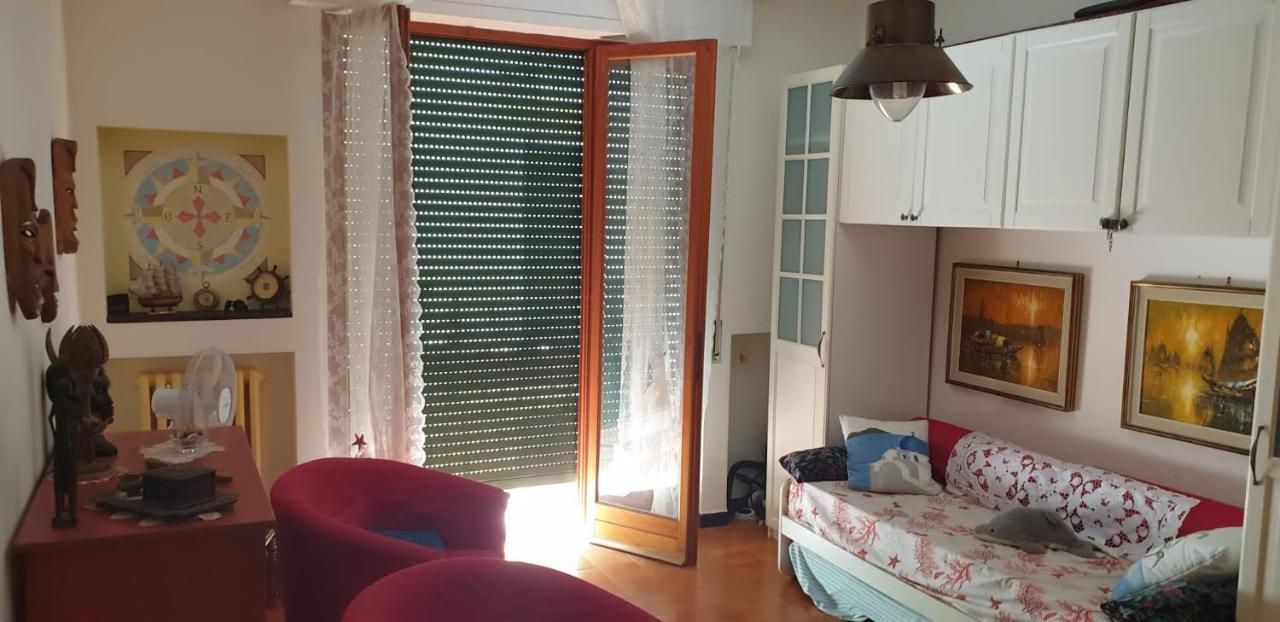 Апартаменты Piccolo Attico Sul Mare Монелья Экстерьер фото